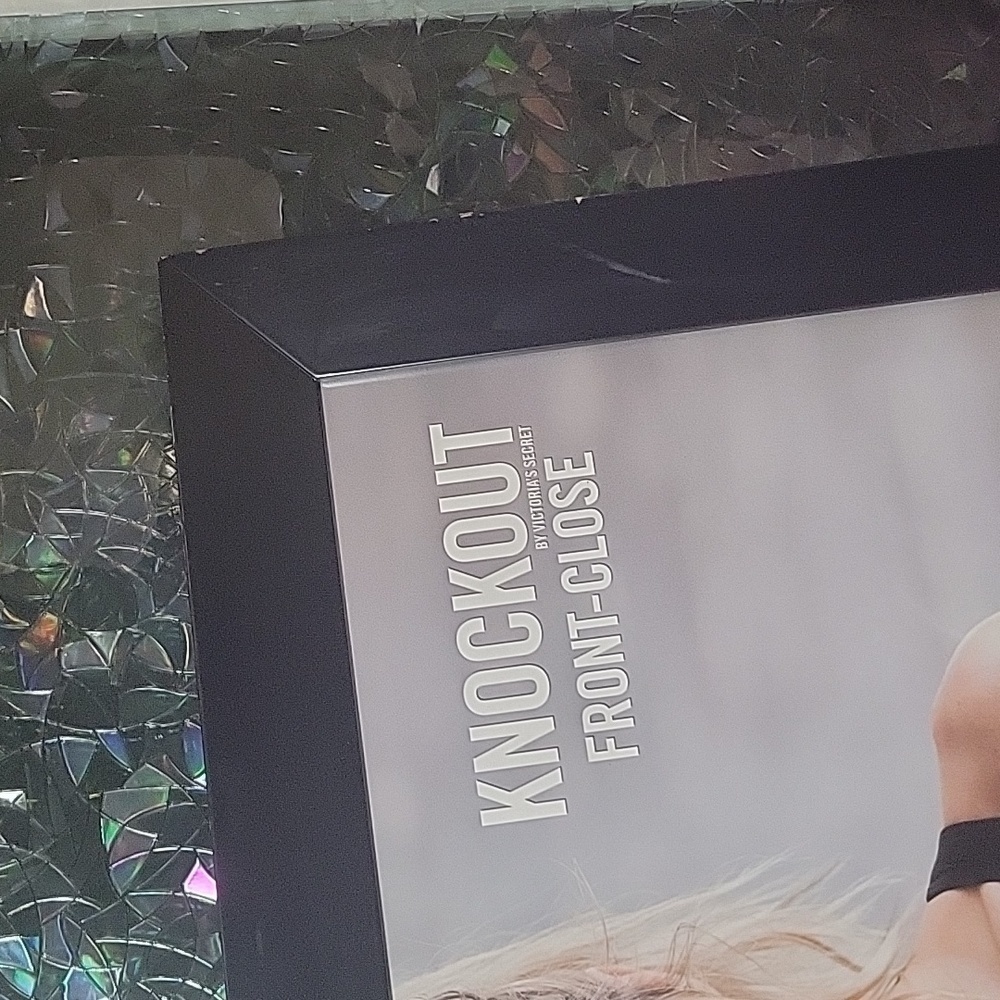 VS RARE Wall Picture/ Photo Display Poster Knock Out Bras! - Picture 5 of 8